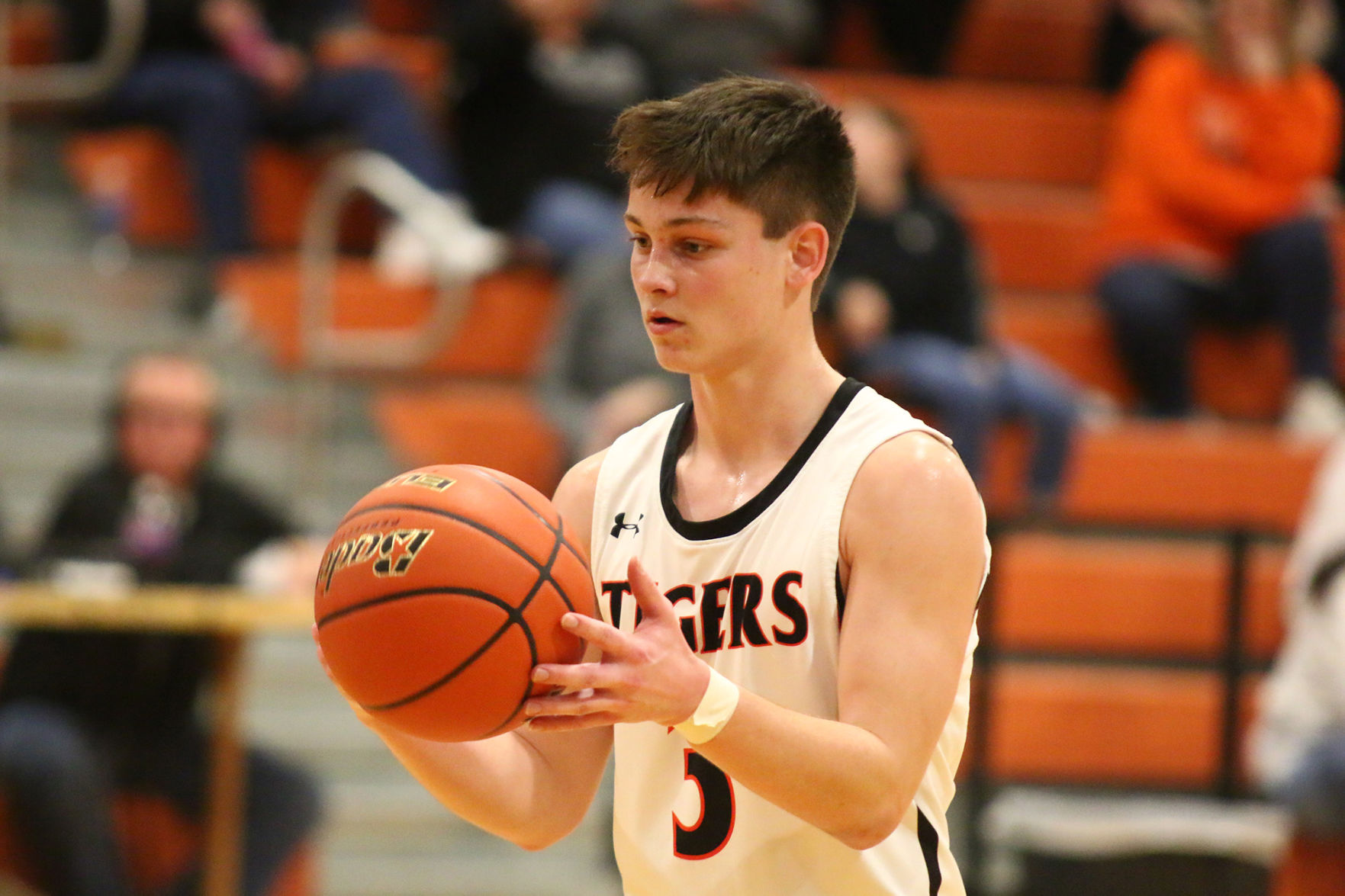 Mitchell-Ogallala Basketball (24).jpg